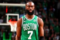 九游体育APP包含NBA季后赛赛后再迎强敌，波士顿凯尔特人扳平良机，主帅态度——气氛紧张，轮换策略成焦点的词条