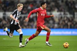 九游体育关键时刻体能课后；利物浦完成体检备战社区盾；信心回归；年轻球员得到机会的简单介绍