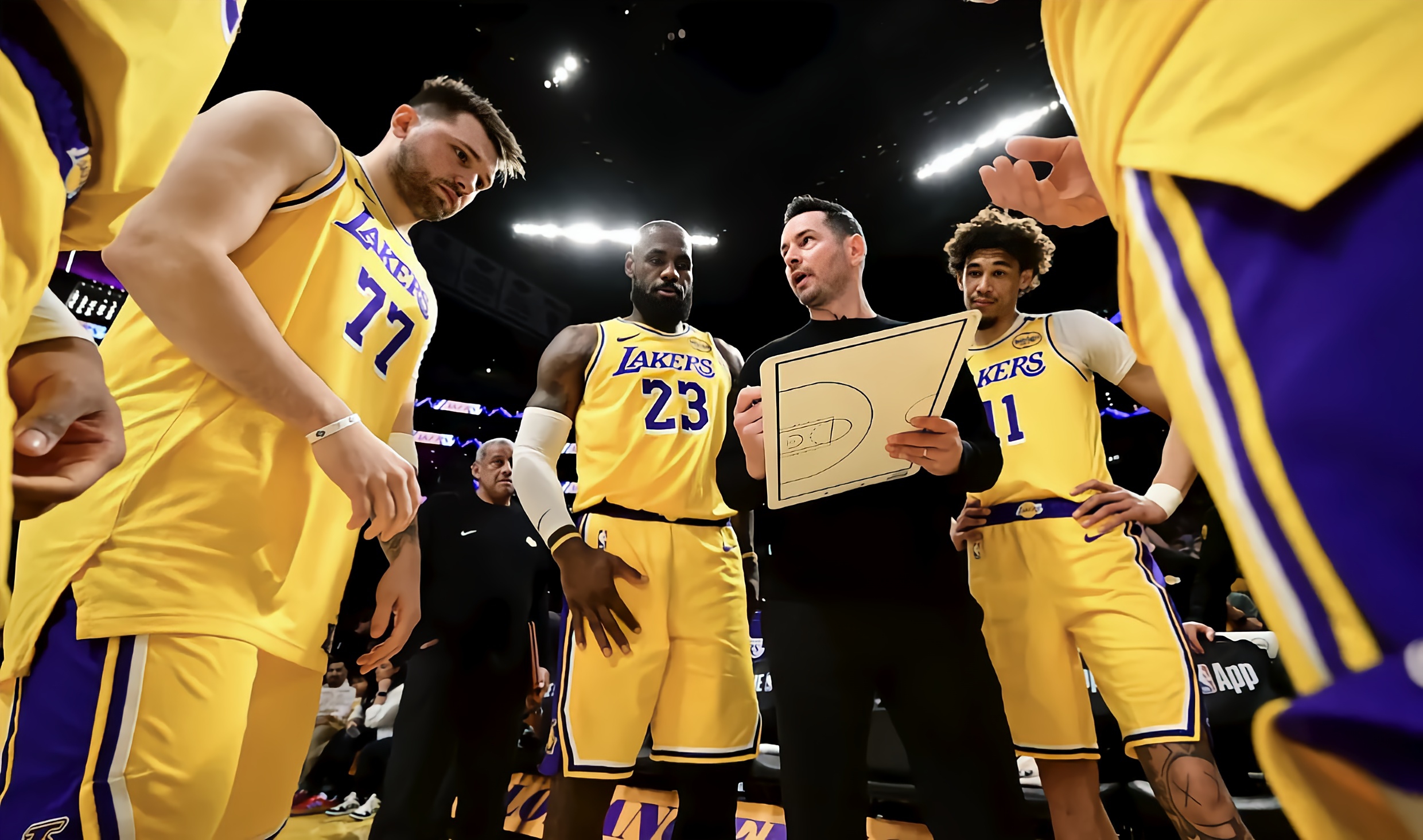赛地聚焦：NBA季后赛关键时刻热度飙升，纽约尼克斯战术微调，目标明确，年轻球员得到机会的简单介绍