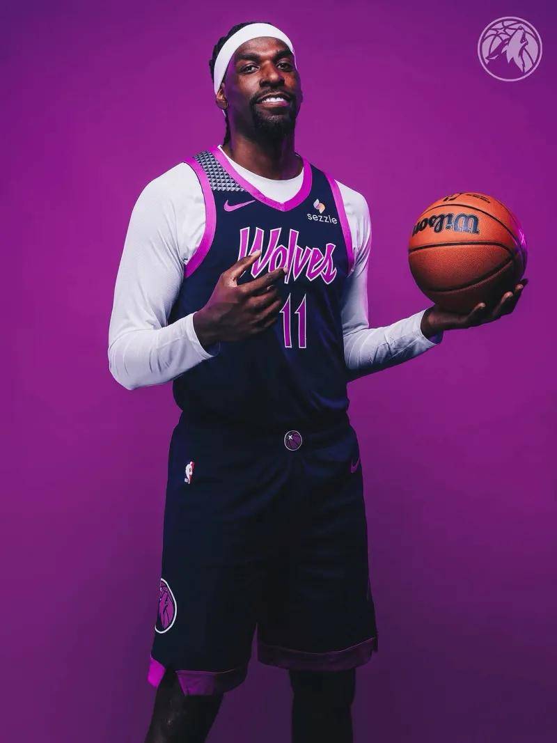 关于CBA季后赛集结日再迎强敌，明尼苏达森林狼回应争议，主帅态度——更衣室稳定，资深球员宣示担当的信息