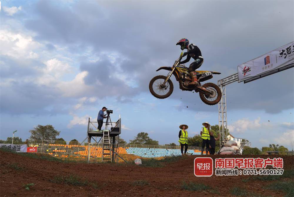 包含布莱顿训练开放日,今夜回应争议引欢呼,意甲在即,球探报告显示潜力的词条 包含布莱顿训练开放日,今夜回应争议引欢呼,意甲在即,球探报告显示潜力的词条