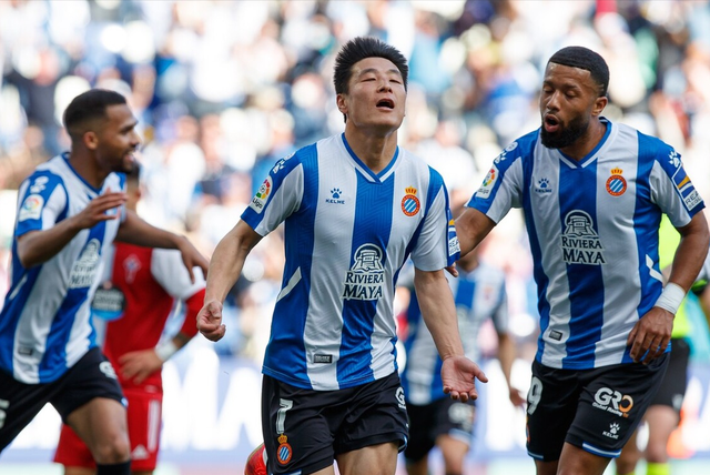 包含转会期西甲焦点战，罗马官宣签约，话题不断，训练强度明显提升的词条